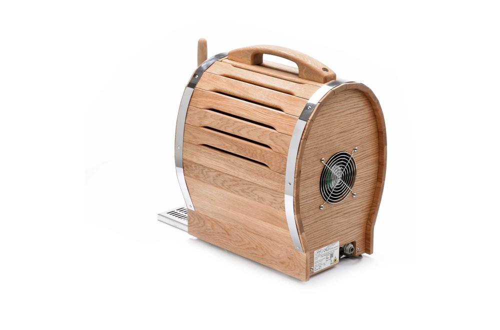 Barilotto Di Vino Di Legno Della Quercia Con Il Rubinetto Del Metallo Barilotto Di Vino Di Legno Della Quercia Con Il Rubinetto Del Metallo